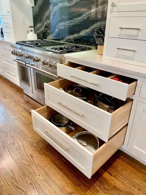 Four-drawer base cabinet