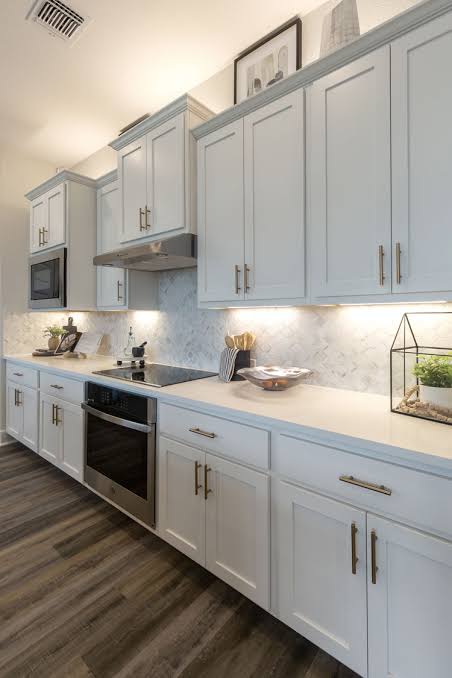 Shaker wall cabinet